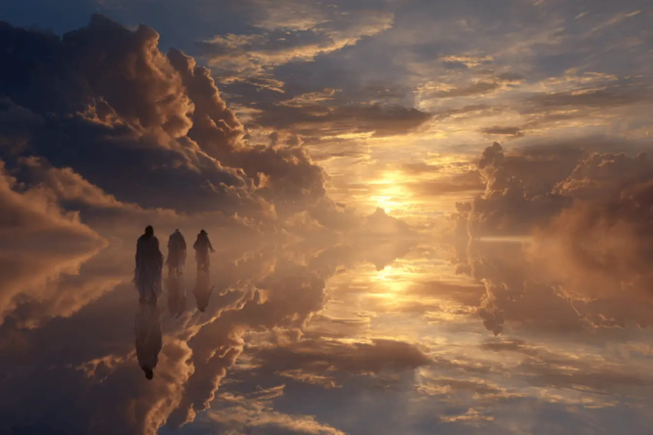 Pessoa meditando com a Bíblia aberta para entender o que a Bíblia diz sobre sonhar com mudança