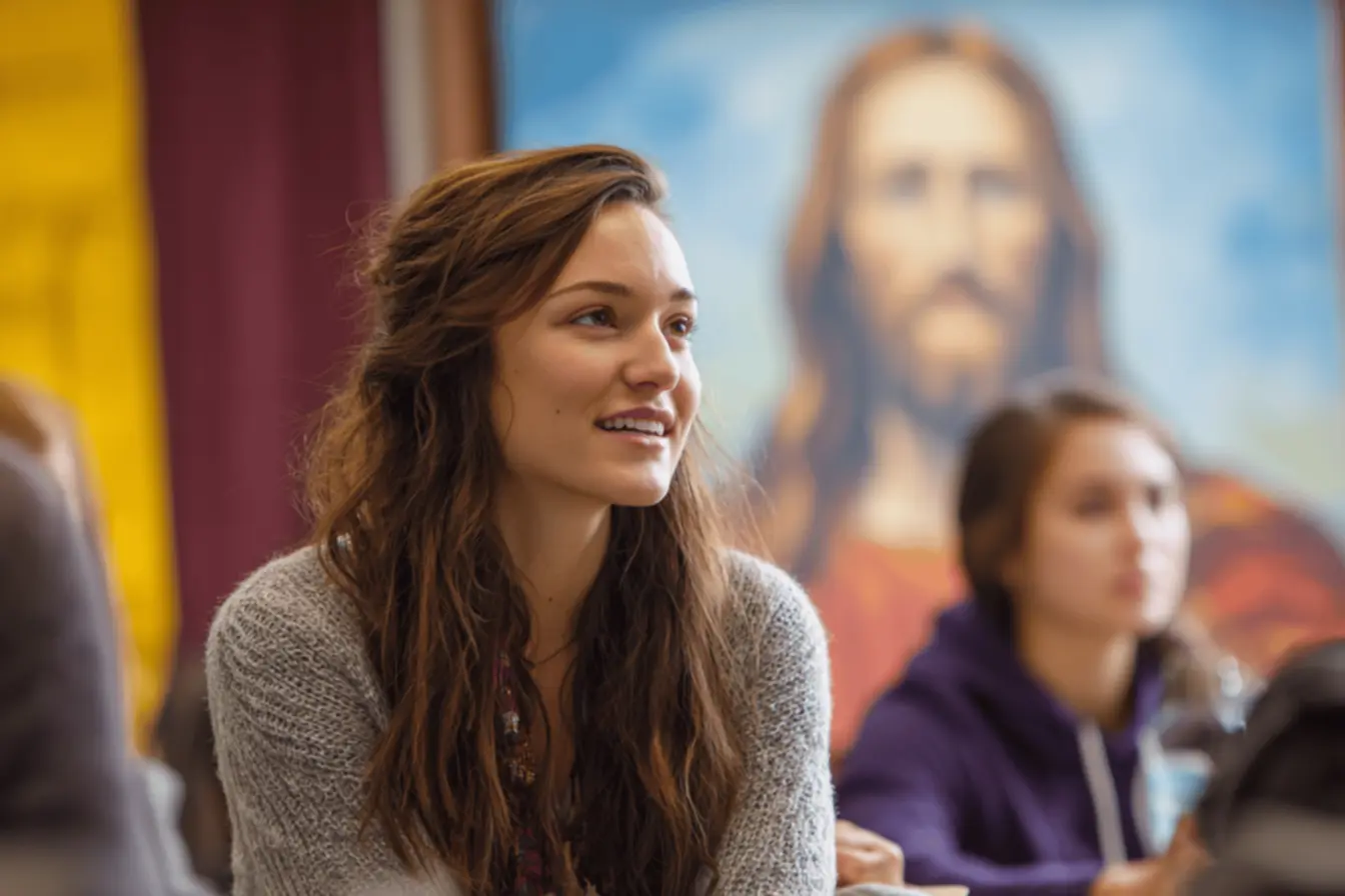 Momento de oração estudantil faculdade católica transforma vidas
