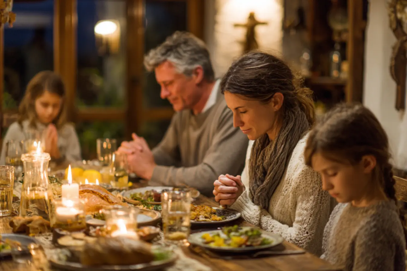 Mesa preparada ilustrando oração para antes da refeição católica em família